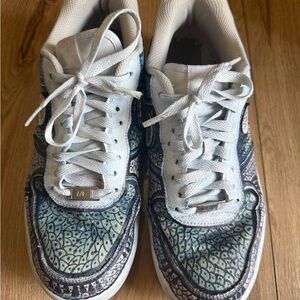 Stylish Green and White Men's Sneakers
